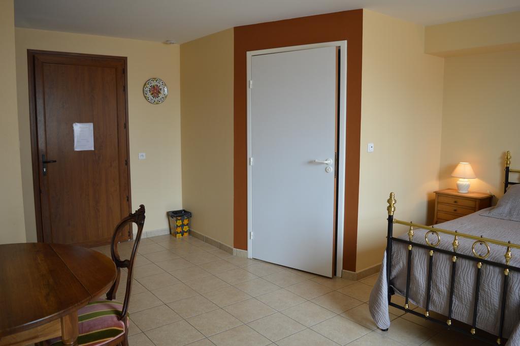 Côté Midi Chambre d'hôte Chaneins Esterno foto